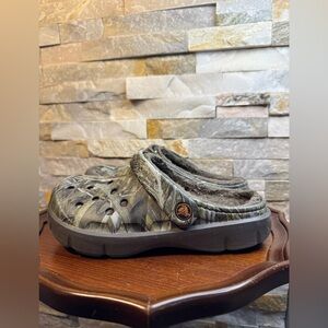 Crocs Baya Realtree Camo Faux Fur Lined Clogs M4/W6 Green Brown Tan 16343 EUC